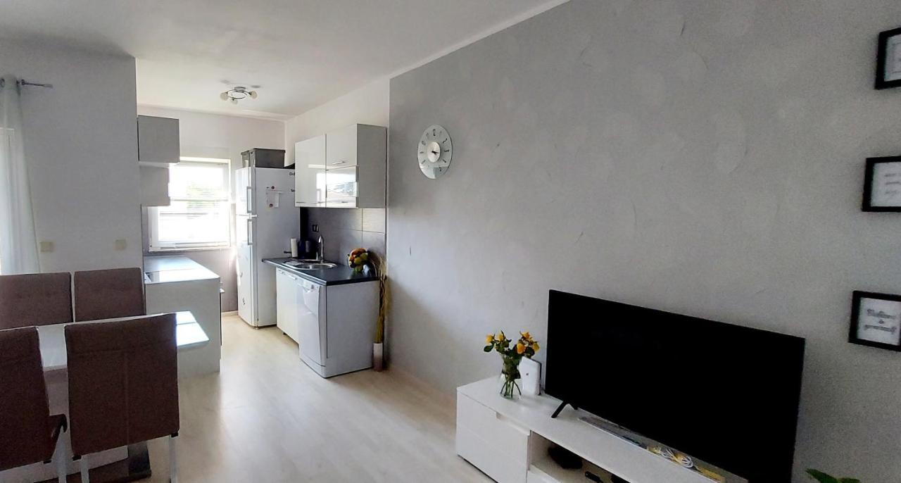 Apartman Near Fazana-500 From The Sea Exterior photo